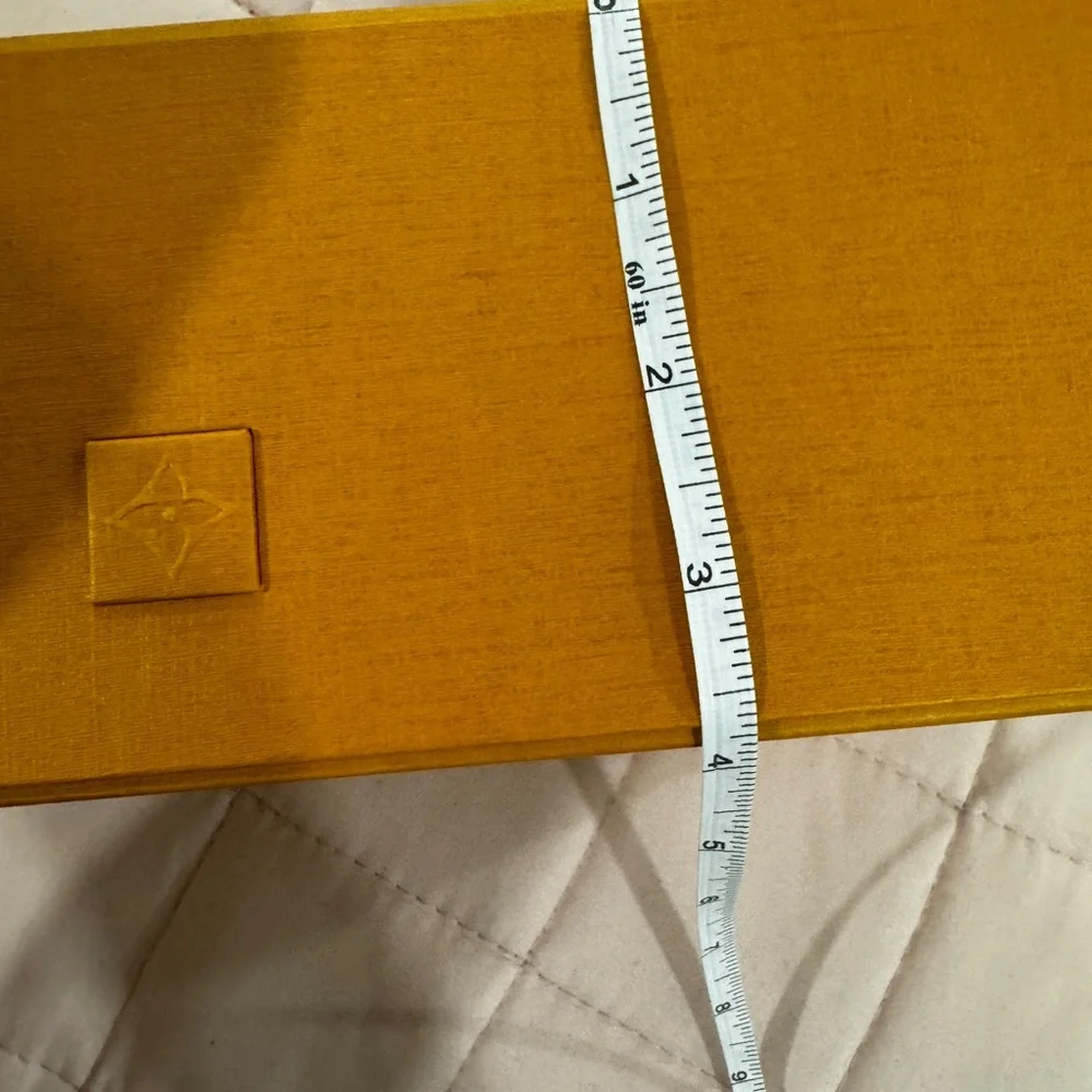 Louis Vuitton Long Gift Box with Ribbon & Tissue - Picture 9 of 10
